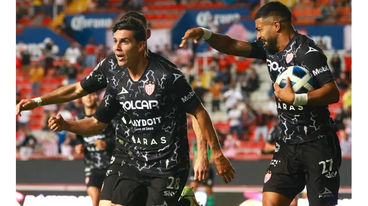 Luis García y Necaxa celebraron en el aniversario número 98