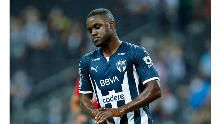 Joel Campbell recibió una dura entrada ante La Máquina.