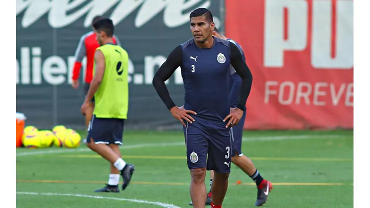 Carlos Salcido no soporta ver a Chivas de esta manera.