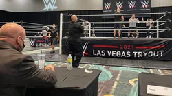 Triple H tomando nota de lo acontecido en el Tryout Las Vegas 2021