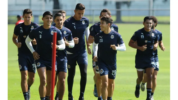 Alex Zendejas, con el dorsal 29, encabezaba el trote con Alan Pulido