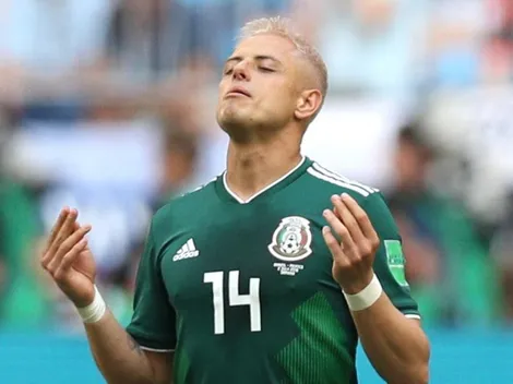 Chicharito presume bolso de la Selección Mexicana