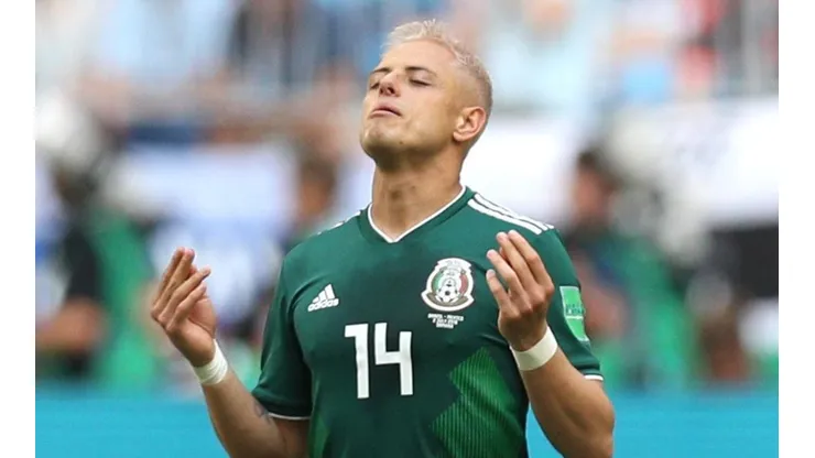 Chicharito no se desliga de la Selección Mexicana.