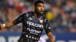 Rodrigo Aguirre celebra el gol de Necaxa.