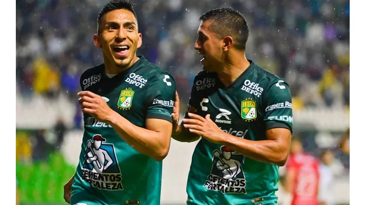 Víctor Dávila le dio un pase a Ángel Mena que no desaprovechó.
