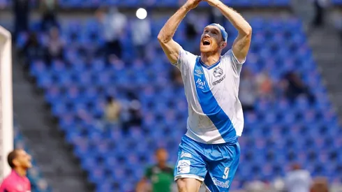 Fernando Aristeguieta marcó el 1-0 para Puebla sobre Tigres ante Nahuel Guzmán.