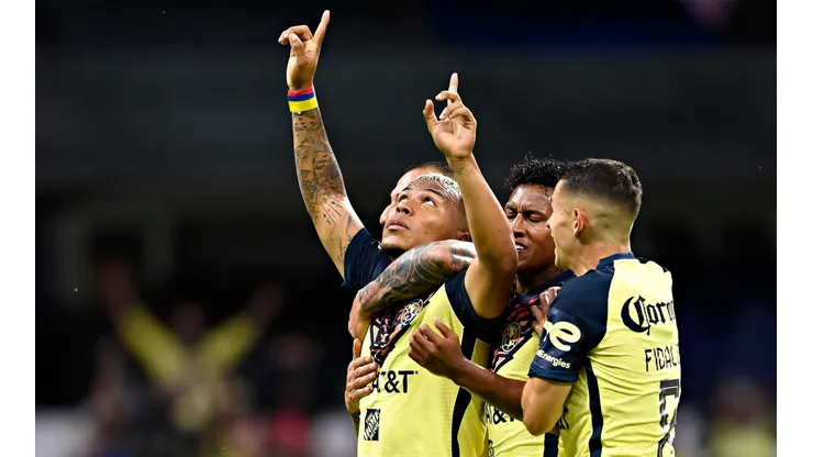 El colombiano Roger Martínez marcó el primer gol del partido contra Puebla.