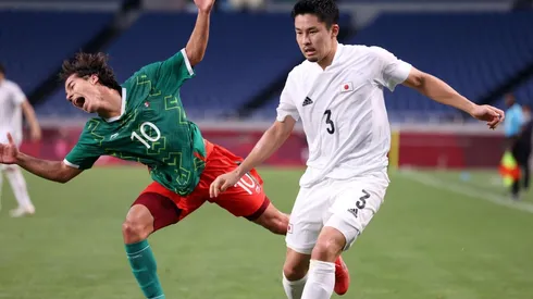 Diego Lainez salió de cambio al minuto 57 por una molestia en la pierna.