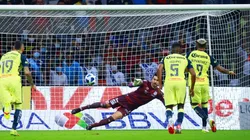 Roger Martínez cobró el penalty lo acertó ante el portero Antony Silva.