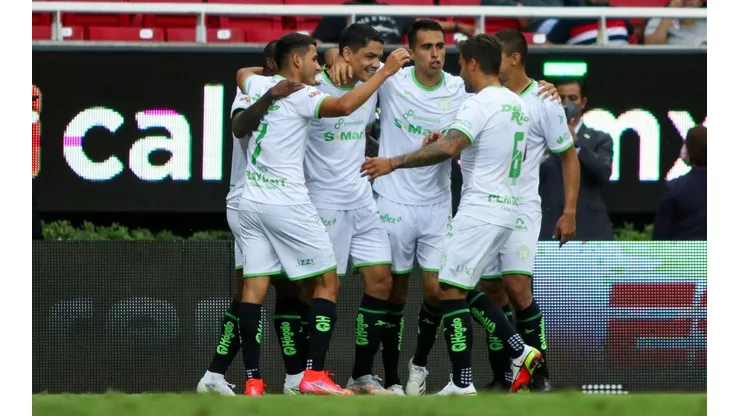 Chivas pierde con un polémico gol.