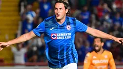 Santiago Giménez entró para el segundo tiempo e hizo el gol del triunfo.