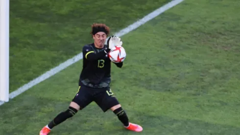 Memo Ochoa ya evito el primer gol el contra.