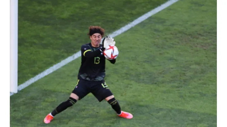 Memo Ochoa ya evito el primer gol el contra.