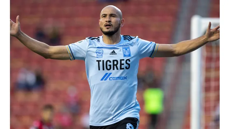 Carlos González, delantero de Tigres UANL.