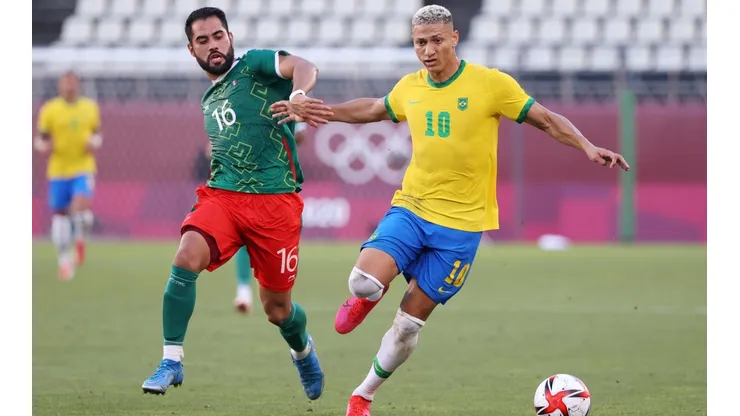Richarlison estuvo muy cerca de darle el triunfo a Brasil sobre México.