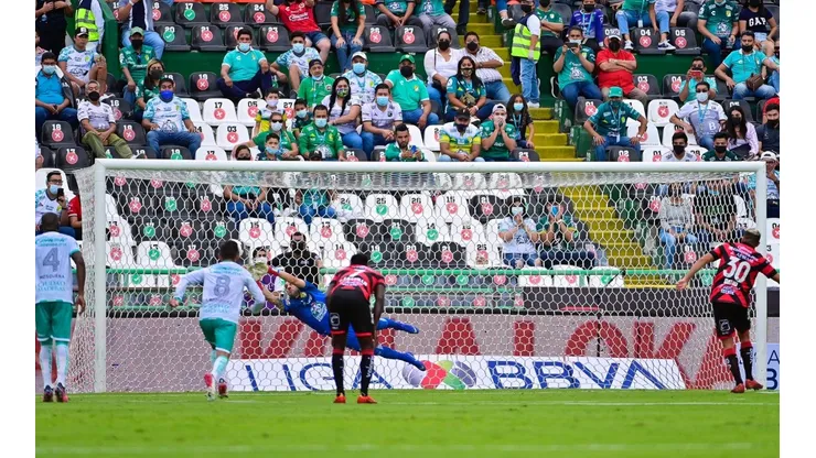 Iván Vázquez Mellado le atajó el penalti a Matías Barbona.
