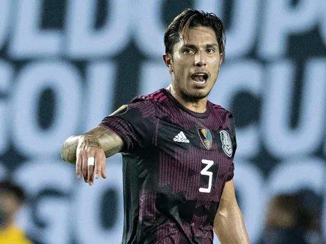 VIDEO: Carlos Salcedo fue regañado en la banca antes de ingresar