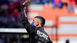 Leonardo Fernández, ovacionado en el Nemesio Diez