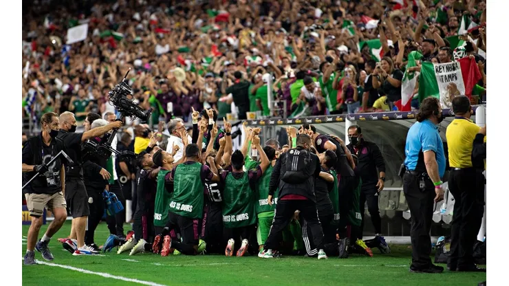 El grupo celebró los goles con Jonathan dos Santos para respaldarlo.