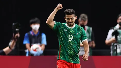 Henry Martín sufrió varios golpes durante el partido del Tri ante Sudáfrica.