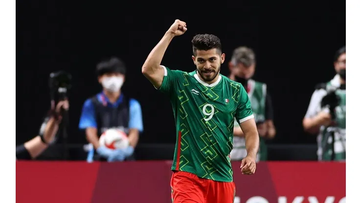 Henry Martín sufrió varios golpes durante el partido del Tri ante Sudáfrica.