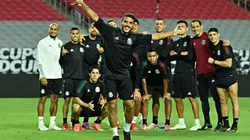 Jonathan dos Santos en la alineación oficial de México contra Honduras.