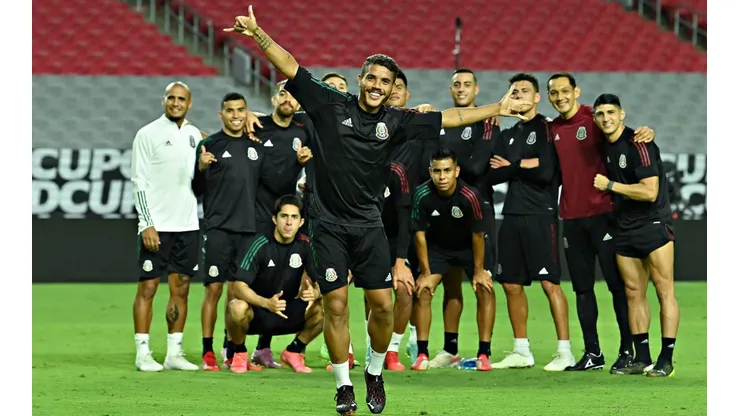 Jonathan dos Santos en la alineación oficial de México contra Honduras.