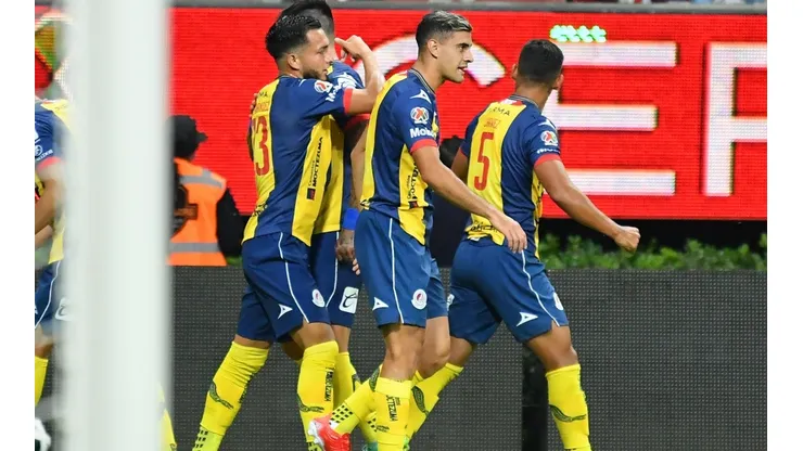 Atlético San Luis marcó el 1-0 sobre las Chivas al minuto 11.