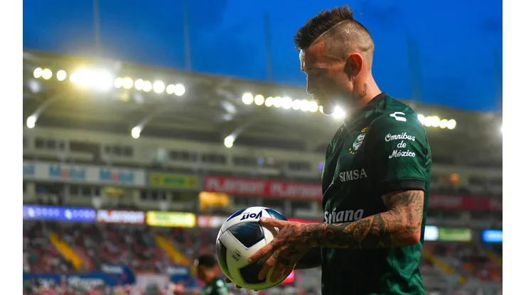 Brian Lozano en su regreso ante Necaxa.