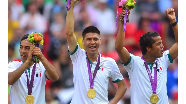 Marco Fabián, Oribe Peralta y Giovani dos Santos con el oro de Londres 2012