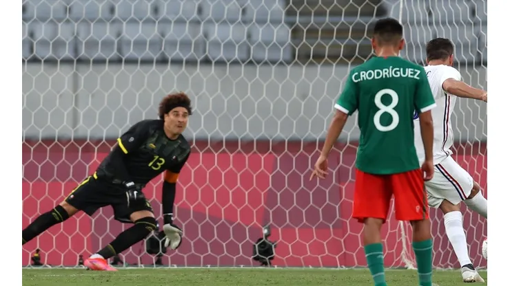 André-Pierre Gignac le anotó un gol a Memo Ochoa de penal en Tokio 2020.
