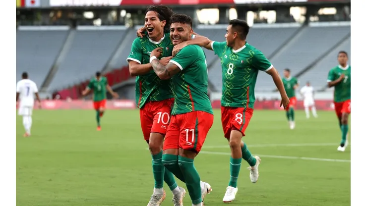 Diego Lainez, alabado en el continente europeo