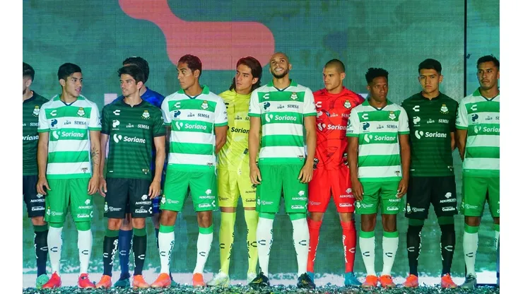 Santos presentó sus uniformes de local y visitante para el Apertura 2021.