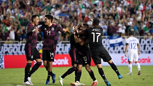 México le quitó el invicto a El Salvador y se quedó con el Grupo A