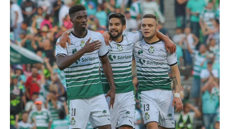 Djaniny Tavares como Diego De Buen y Jonathan Rodríguez