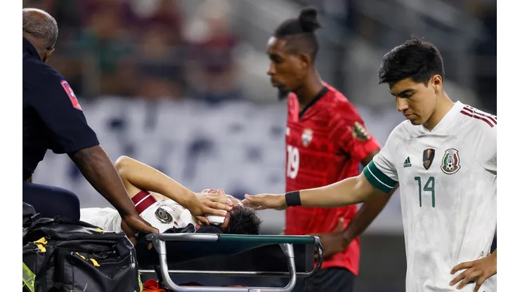 Erick Gutiérrez consoló a Hirving Lozano en Arlington