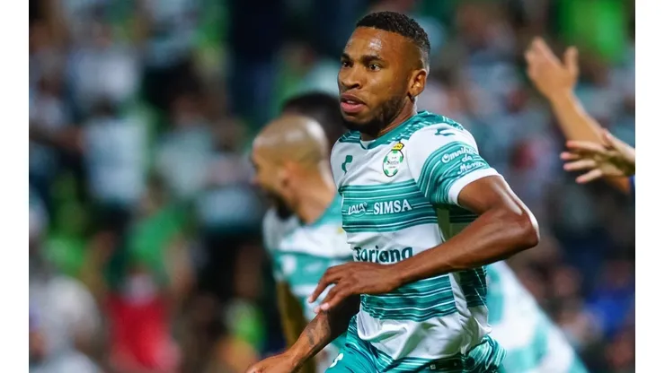 Ayrton Preciado, atacante de Santos Laguna.