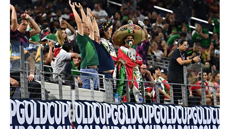Volvieron los gritos homofóbicos de aficionados del Tri.