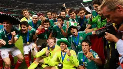 La selección mexicana con el título del Mundial sub 17.
