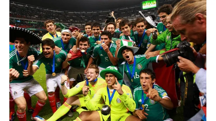 La selección mexicana con el título del Mundial sub 17.