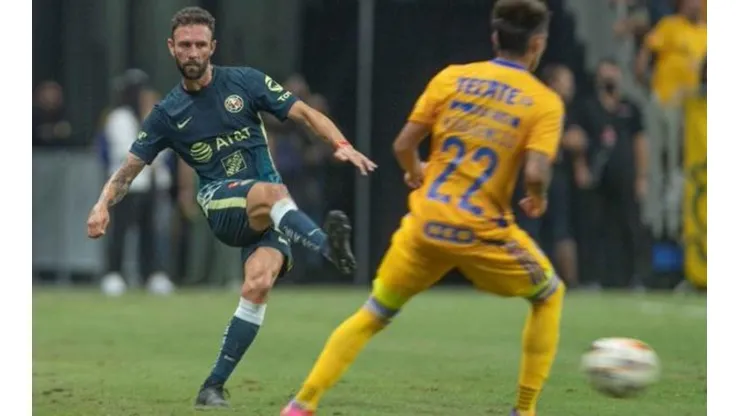 Miguel Layún mandó un disparo al poste