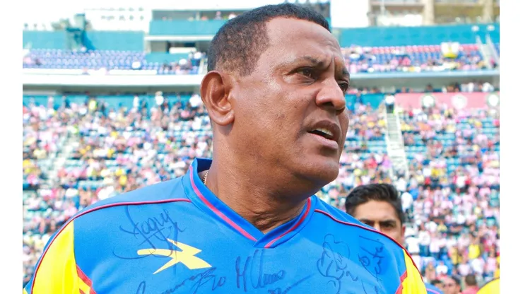 Carlos Santos liquidó a Miguel Herrera.