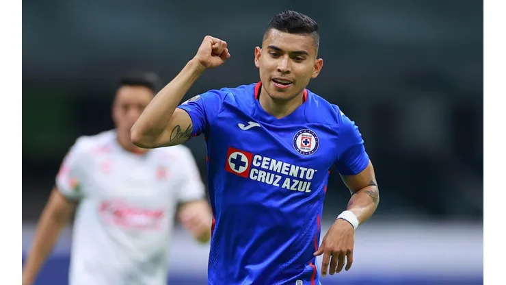 Orbelín Pineda podría partir rumbo a Europa.