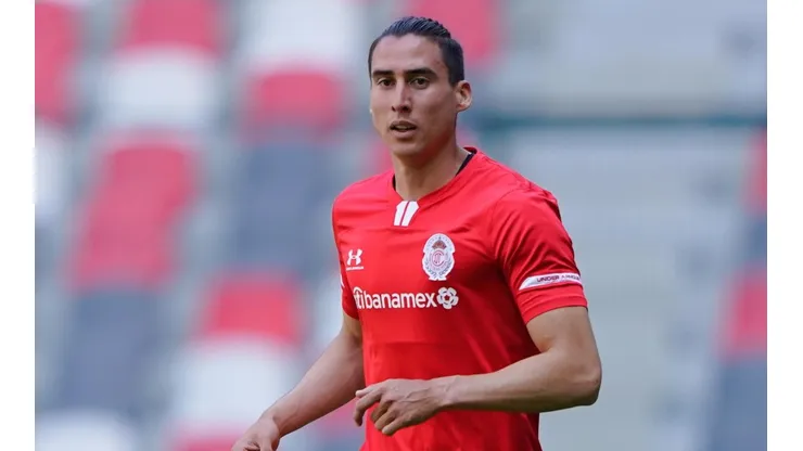 Un voto de confianza para Adrián Mora.