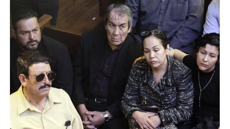 Perro Aguayo durante el funeral de su hijo. (Foto: imago7)