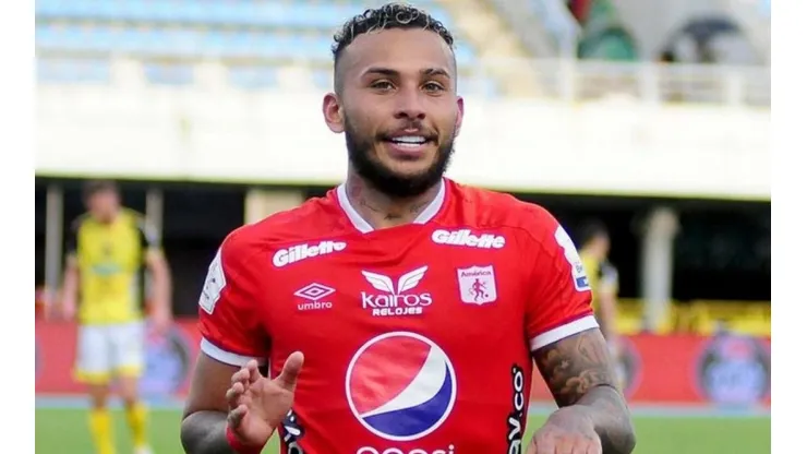 Duván Vergara, con la afición de Rayados en su contra.