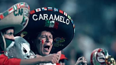 Caramelo apoyando al Tri en las tribunas. (Foto: JamMedia)