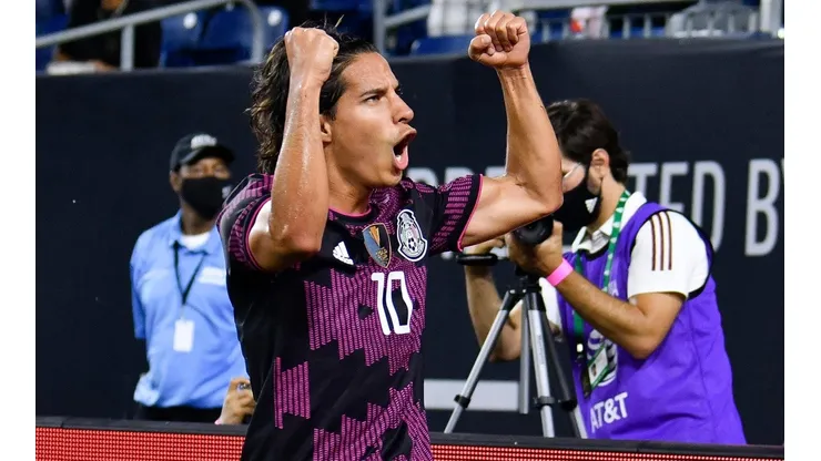 Diego Lainez celebra su gol con México ante Panamá.