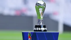 Trofeo de campeón del futbol mexicano.