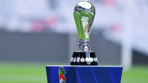 Trofeo de campeón del futbol mexicano.